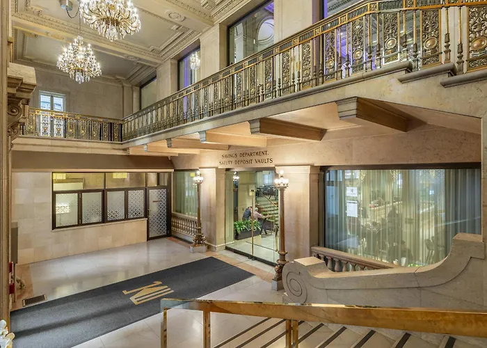 One King West Hotel And Residence